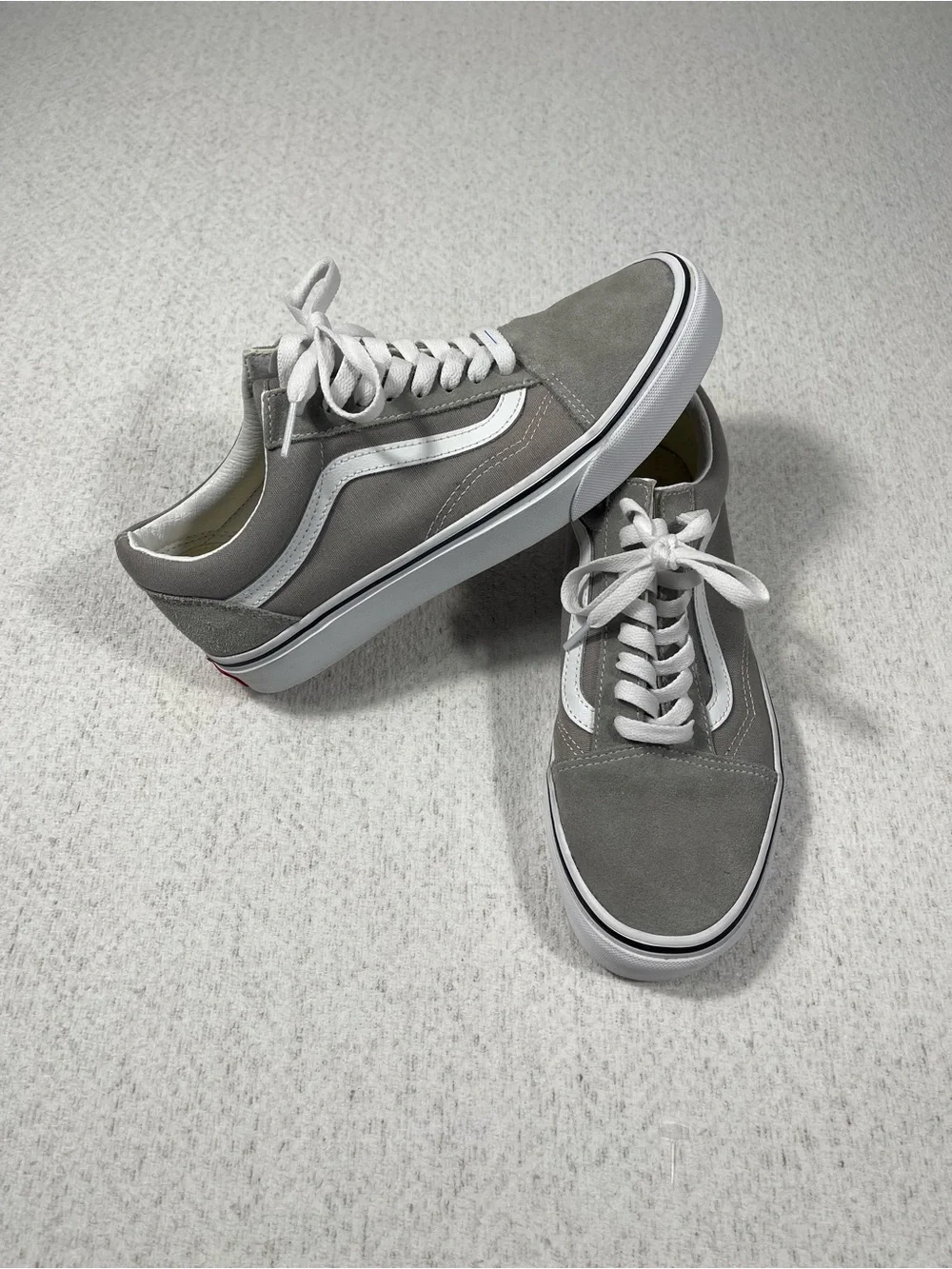 VANS Old Skool Gray White Lace Up MENS 7 /WMS 8.5 Canvas Suede Sneakers SKU#0398